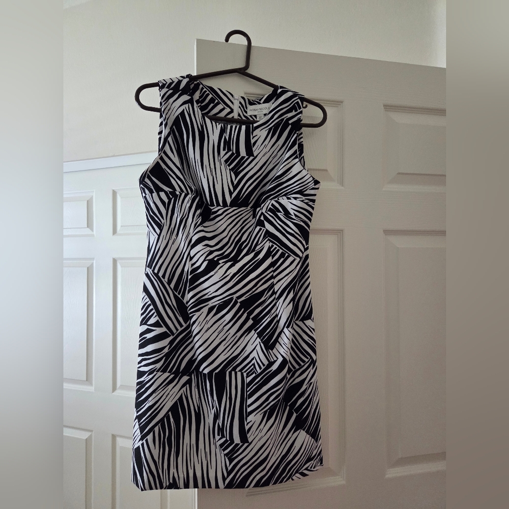 Ronni Nicole Black and White Sheath Dress Halter Neck Sleeveless